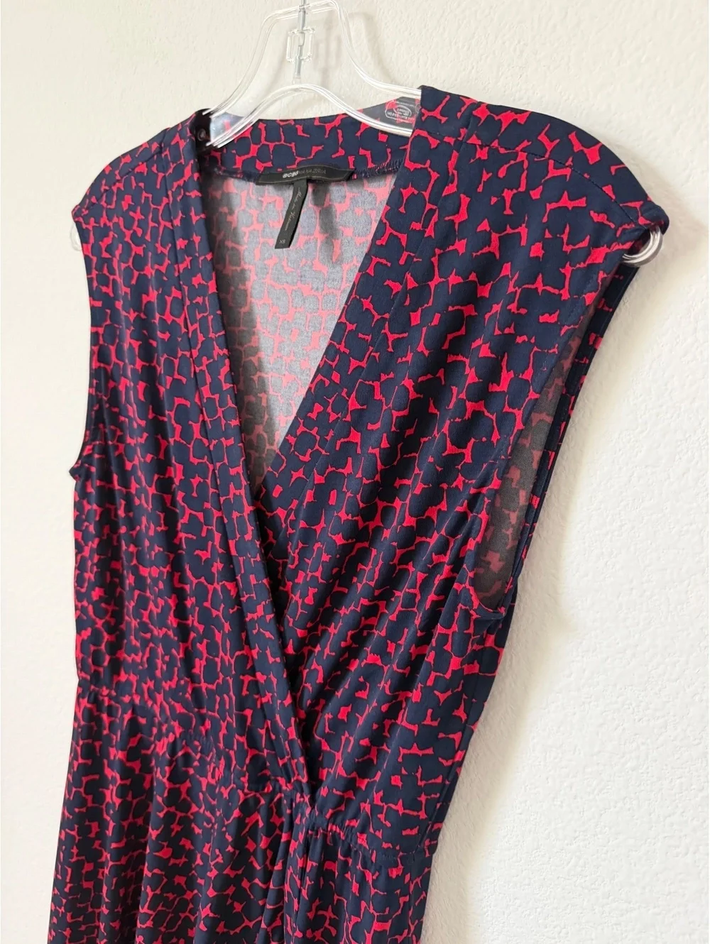 BCBGMAXAZRIA Sleeveless V-Neck Faux Wrap Blue/ Red Geo Hi-Low Dress Size XS